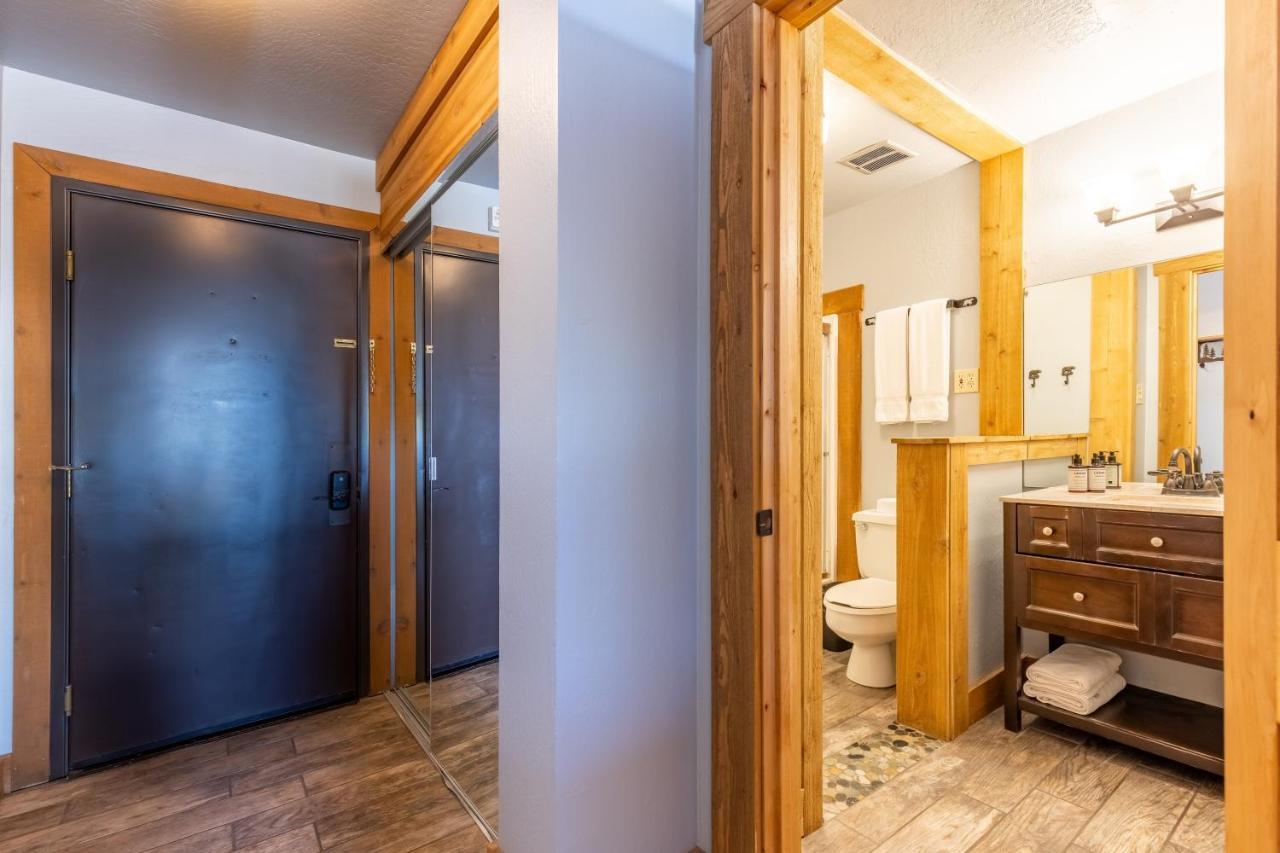 Hotel Style Room In The Timber Creek Lodge Condo Truckee Exterior photo